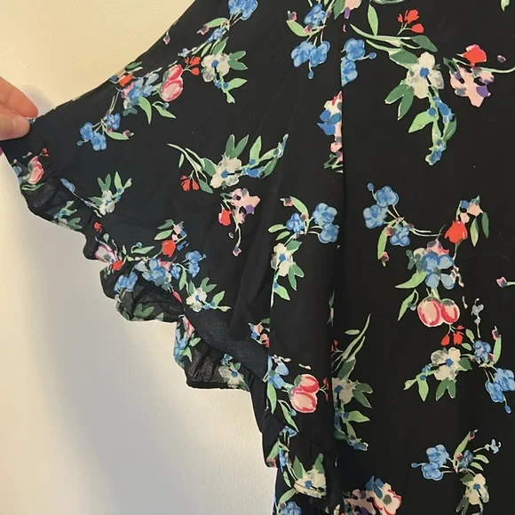 Anthropologie Maeve Aviero Flutter Sleeve Button Down in Floral - Picture 7 of 10